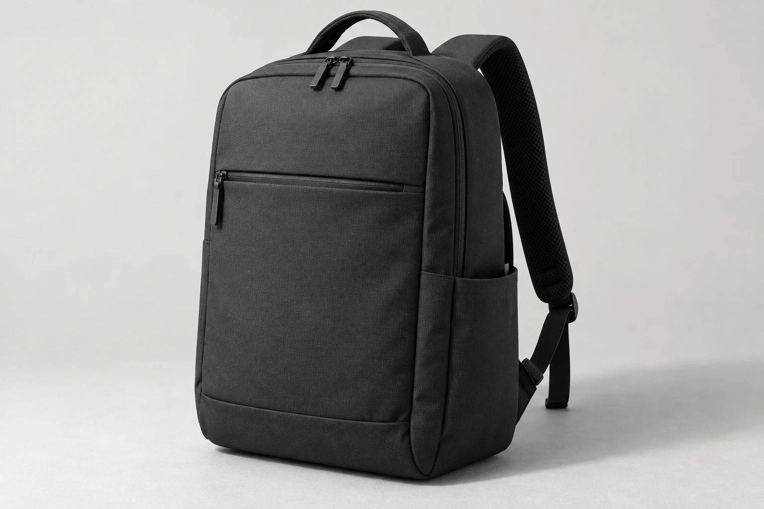 Mochila Noma grafite com bolso frontal, bolso lateral e alças acolchoadas